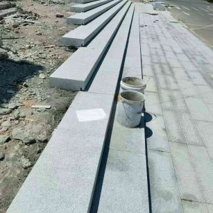 湖南 芝麻白整石台阶，施工现场