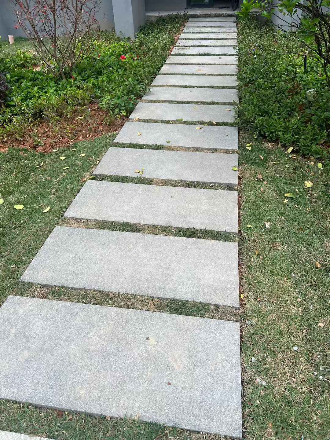 湖南 芝麻黑小区踏步、汀步石铺装效果