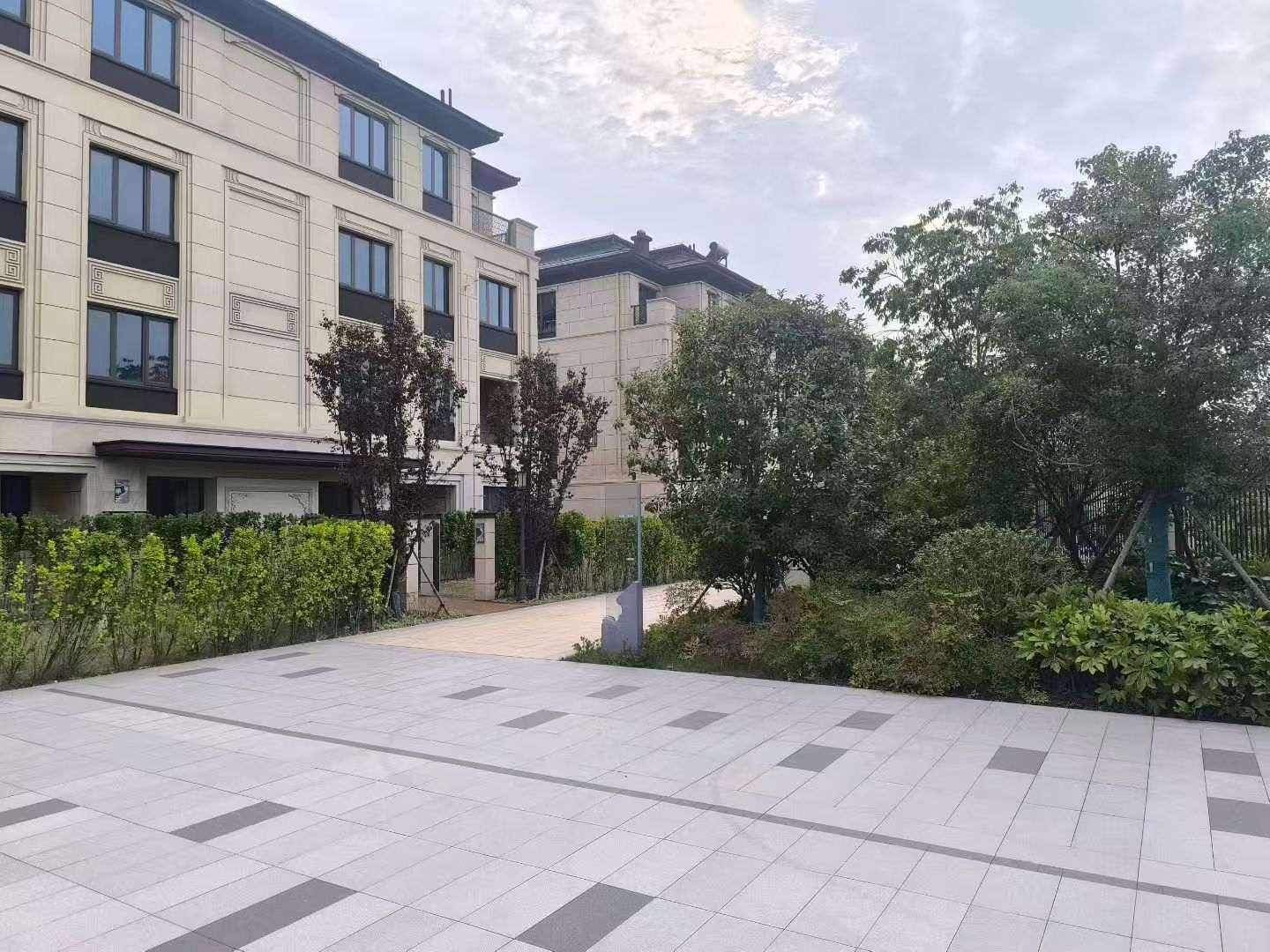 湖南 芝麻白与芝麻白搭配铺装，尺寸1200*600