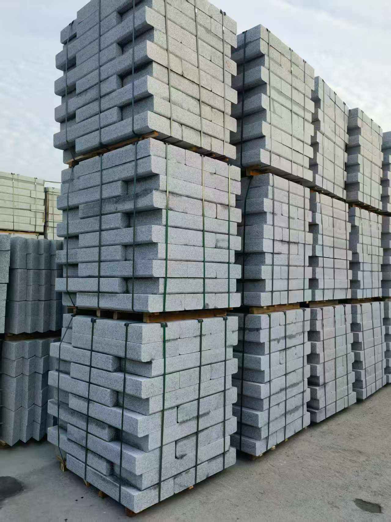 湖南 路沿石（路侧石），颜色一致，尺寸标准