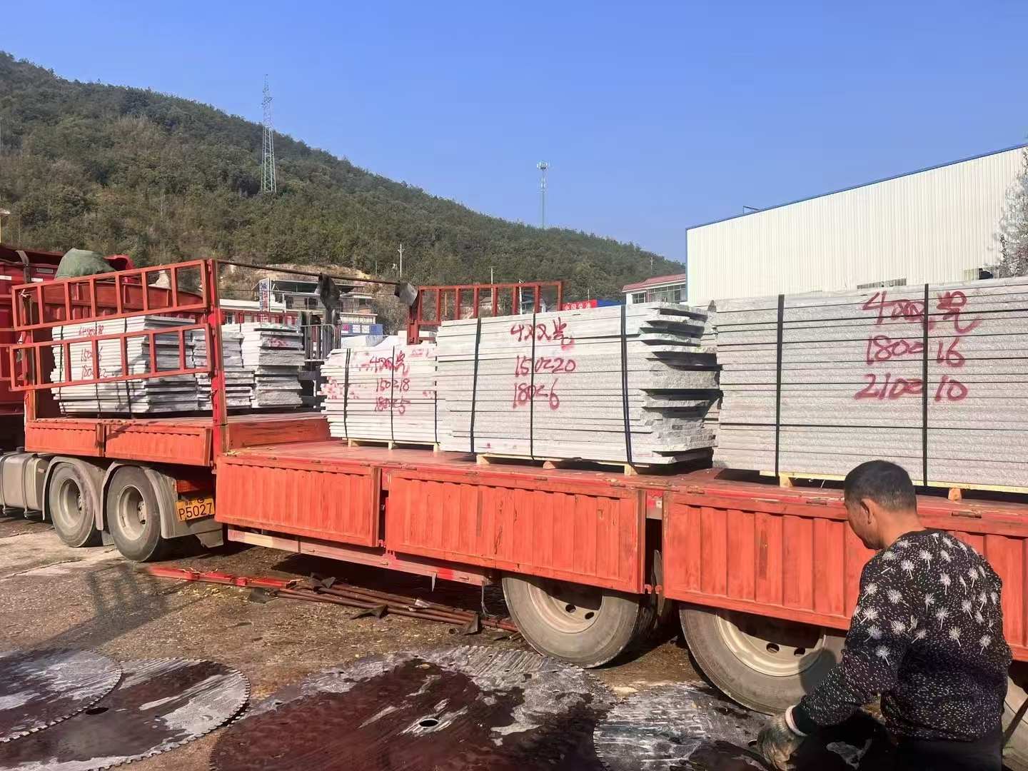 湖南 芝麻灰花岗岩光面毛板出货日常