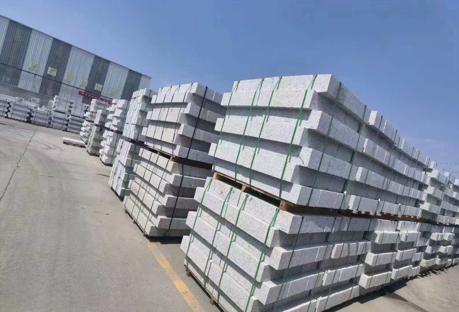 湖南芝麻白路沿石如何进行正确铺设